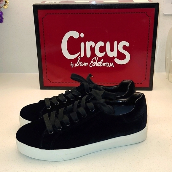 New In Box Circus by Sam Edelman Caprice back velvet sneakers  Sneakrina US 6.5 - Picture 1 of 6